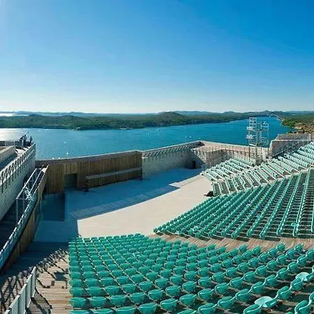 Illy Centre * Szybenik