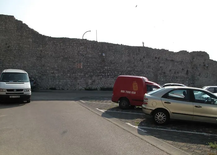 Illy Centre 公寓 *