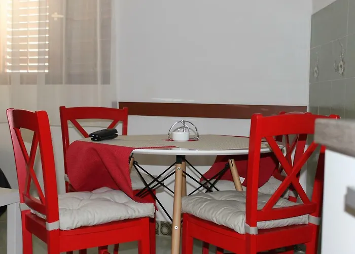 Illy Centre 公寓 *