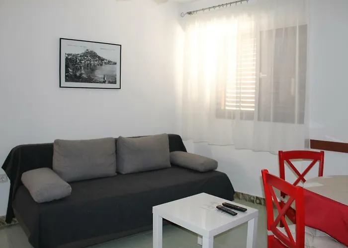 Illy Centre שיבניק